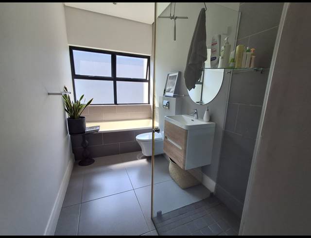 3 BEDROOM TOWNHOUSE FOR SALE IN PALM LAKES ESTATE